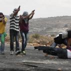 5c8aa40a250000bd05817354