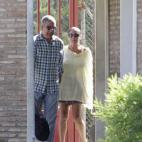 La cantante, saliendo de la cárcel de Alcalá de Guadaira junto a su hermano Agustín.