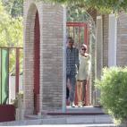 La cantante, saliendo de la cárcel de Alcalá de Guadaira junto a su hermano Agustín.