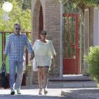 La cantante, saliendo de la cárcel de Alcalá de Guadaira junto a su hermano Agustín.