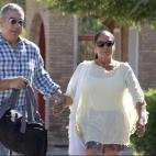 La cantante, saliendo de la cárcel de Alcalá de Guadaira junto a su hermano Agustín.