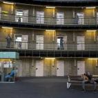 5c8b81fc230000d50424e8f0