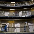 5c8b81fe240000f404a4e4e0