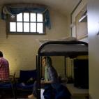 5c8b81fe230000d50424e8f8