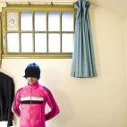 5c8b81ff2500000704cad84e