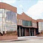 PRESO: Marcos Martínez, expresidente de la Diputación de León Construido en el 92, este centro cuenta con 750 celdas. También hay un gimnasio, aunque según Marcos Martínez, deja mucho que desear. Lo que no hay es biblioteca.