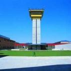 PRESO: Ortega Cano, torero Del año 2001, tiene 85.325 metros cuadrados y 1008 celdas. Ortega Cano lo eligió por el cuadro médico del centro, ya que su salud es delicada, y por la cercanía a su abogado. El torero va a misa, al gimnasio y el ...