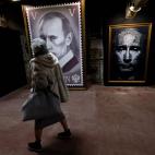 5c8a57a4250000bd05810733