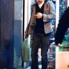 Comprando, en Madrid.