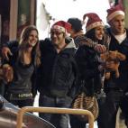 Con los actores Amaia Salamanca y Carlos Santos.