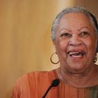 Nombre de nacimiento: Chloe Anthony Wofford Fecha y lugar de nacimiento: Lorain, Ohio, 8 de febrero de 1931. Premio Nobel en: 1993 Obras cumbre: Beloved (1987), Jazz (1992), Jugando en la oscuridad (1992), Home (2012) Curiosamente&hellip; An...