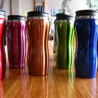 Muchos no son fiables en el microondas. Si están hechos de acero inoxidable, no los calientes. El acero bloqueará el calor e impedirá que se caliente el café o el té y el electrodoméstico se dañará. Si el termo está hecho de plástico, ...