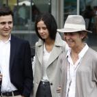 Con su madre, la Infanta Elena, y su hermana Victoria Federica, en agosto de 2019