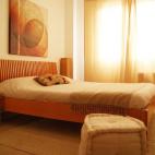 Nightswapping es una de las iniciativas más completas. Consiste en acoger miembros de esta comunidad en la habitación de invitados. El propietario puede estar mientras se recibe la visita o no, según su preferencia de cada uno. La diferencia ...