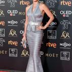 Con un dise&ntilde;o de Chanel, firma de la que es embajadora, y nominada por su papel en Todos lo saben.