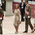 El Rey Juan Carlos junto a la reina Sofía y los Príncipes de Asturias preside el acto central del Día de las Fuerzas Armadas celebrado en Valladolid, en la primera comparecencia en público fuera del Palacio de la Zarzuela, tras ser operado d...