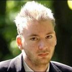 EL MISTERIOSO HOMBRE DEL PIANO DE 2005 Apareció en 2005 elegantemente vestido en la costa inglesa sin documentación alguna y sin decir palabra. El caso conmocionó a Inglaterra. Un individuo desconocido, que solo se comunicaba, según decía...