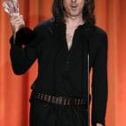 Alan Cumming, el actor, en pleno discurso de agradecimiento tras recibir uno de los galardones.