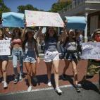 5c8a5b46250000bd05810c18