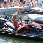 5c8ac5bd20000043046fb7d5