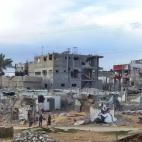 "El gato transmite al mundo entero que se está perdiendo la alegría de vivir", opina un palestino en el documental. "El gato ha encontrado algo con lo que jugar. ¿Pero qué pasa con nuestros hijos?".