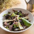 ▶️ Ingredientes: una bolsa de lechugas variadas, 1/2 bandeja de champi&ntilde;ones, queso manchego semicurado, jam&oacute;n ib&eacute;rico, ajo, az&uacute;car Moreno, sal, aceite de oliva, vinagre ▶️ Encuentra aqu&iacute; la re...