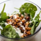 ▶️ Ingredientes (para 1 persona): 2 pu&ntilde;ados de espinacas frescas, 1 o 2 pu&ntilde;ados de garbanzos cocidos, 50 gramos (aprox.) de yogur natural, mezcla de especias: curry, comino molido, pimienta negra, piment&oacute;n,&nbs...