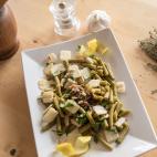 ▶️ Ingredientes (para 2-3 personas): un bote de jud&iacute;as verdes redondas, pi&ntilde;ones pelados, un lim&oacute;n, lascas de parmesano, perejil fresco, una ramita de romero, 2 o 3 dientes de ajo muy frescos, aceite de oli...