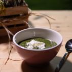 ▶️ Ingredientes (para 2 personas): Una bolsa de espinacas frescas, 120 gramos de queso fresco, sal, aceite de oliva virgen extra.Encuentra aqu&iacute; la receta completa.