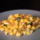 ▶️ Ingredientes (2-3 personas): 400 gramos de garbanzos cocidos, 2 huevos, un par de lonchas de jam&oacute;n serrano, medio calabac&iacute;n, media cebolla, un diente de ajo, aceite de oliva y sal. Opcional: especias (or&eacute;gano, pimient...