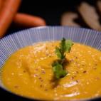 ▶️ Ingredientes (para 4 o 5 personas): 6 o 7 zanahorias, 1 patata, 1 cebolla, 2 puerros, aceite de oliva, sal y pimienta blanca ▶️ Encuentra aqu&iacute; la receta completa.