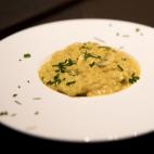 Receta de La Gloria Vegana ▶️ Ingredientes (para 2 personas): 200 gramos de arroz integral, 120 gramos de champi&ntilde;ones Portobello, un ajo, 250 mililitros de crema de calabaza, 2 cucharadas de levadur...