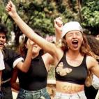 Varias mujeres piden la destitución del presidente brasileño Fernando Collor de Mello el 25 de agosto en el barrio de Taquatinga, a 20 kilómetros de la capital, Brasilia. En un informe del Congreso se le acusaba de corrupción.