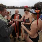 5c8ad6a0230000d50423cd5a