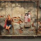 Claudia, aunque niegue ser una valiente, dejó su trabajo —un contrato indefinido en una empresa internacional— y se lanzó a la aventura de vivir viajando. Actualmente, lleva más de un año recorriendo el mundo y, desde entonces, todo lo c...