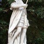 Uno de sus seguidores y otro de sus enemigos.