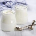 No previene, pero sí es fundamental incluirlo en la dieta cuando, en caso de enfermedad, el médico recomienda el uso de antibióticos. Estos destruyen la flora intestinal que hay que regenerar, y para ello es beneficioso el consumo diario de e...