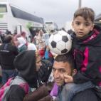 5c8b120f2000004504701330