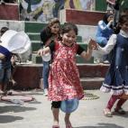 "Los recientes enfrentamientos han tenido un gran impacto en los niños", dice Nour. "Había francotiradores en cada lado de la escuela y las balas venían directamente a las aulas. Cuando comenzaron los enfrentamientos, los niños estaban tan a...