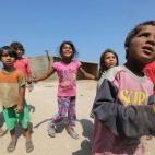 Niños sirios refugiados en el campo de Arida al norte de Beirut.