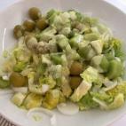 Una ensalada refrescante y sana para el verano, y también la combinación ideal para acompañar al plato principal. Mira cómo hacerla en Cookpad.