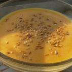 Aquí no se tira nada, ni siquiera las peras muy maduras. Esta sopa es perfecta para tomar muy fría, por lo que se puede preparar con mucha antelación y guardar en el frigorífico. Aquí tienes todos los pasos.