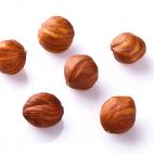 27 avellanas = 165 kcal Son los frutos secos m&aacute;s ricos en &aacute;cido graso Omega 9 y Omega 6. Tambi&eacute;n contienen vitamina B6 y eso las hace indispensables en invierno para aumentar las defensas y mantener a raya los resfriados. D...