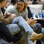 El actor asiste a un partido entre los New Jersey Nets y Los Angeles Lakers, en enero de 2003