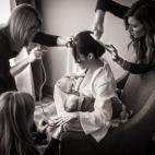 "Ocurren un montón de cosas en esta imagen, más de las que probablemente te des cuenta en un primer vistazo. Esta reciente madre de gemelos y futura novia lleva la multitarea a su máxima expresión y su fotógrafa capturó este adorable caos ...