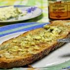 Con un buen pan, bastará con que untes estos dos ingredientes para tener un bocado de categoría. Consulta la receta completa en Cookpad