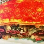 Se hace con carne de ternera, dos tipos de queso, cebolla pochada y pan untado de sobrasada. Consulta la receta completa en Cookpad