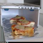 Esto es ya viejísimo. Es más una broma que un truco para dar calor a porciones de comida (vía There I Fixed It)