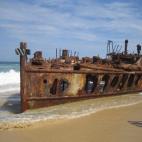 Aquí está posiblemente el barco más famoso de toda la lista. Es el SS Maheno, un buque-hospital de la I Guerra Mundial que acabó varado en la costa en 1935 tras un ciclón. Está totalmente prohibido entrar en su interior ya que es todo un e...