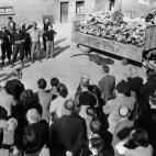 Fueron obligados por las autoridades estadounidenses a ver los cadáveres amontonados de prisioneros.